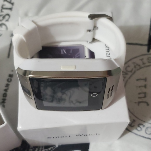 Smartwatch - Picture 2 of 2